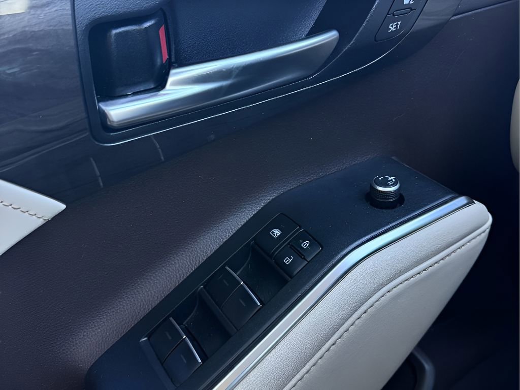 Used 2020 Toyota Highlander Limited image 28