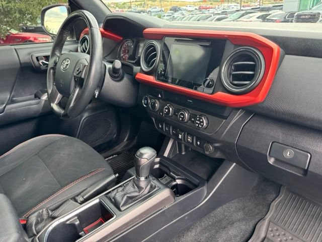 Used 2019 Toyota Tacoma TRD Off-Road w/ Technology Package AWD/4WD image 25
