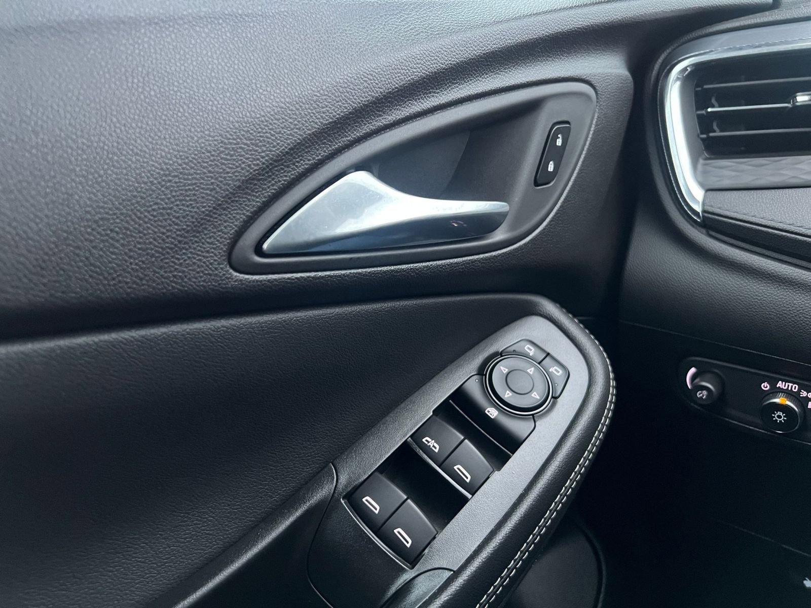 Used 2025 Buick Encore GX Preferred image 20