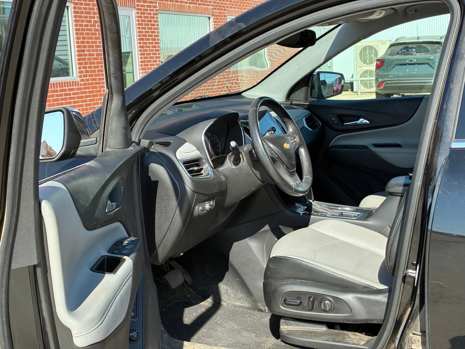 Used 2019 Chevrolet Equinox Premier FWD image 2