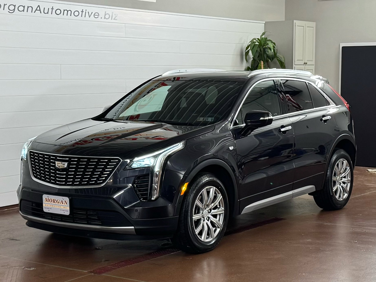 Used 2022 Cadillac XT4 Premium Luxury w/ Enhanced Visibility Package image 7