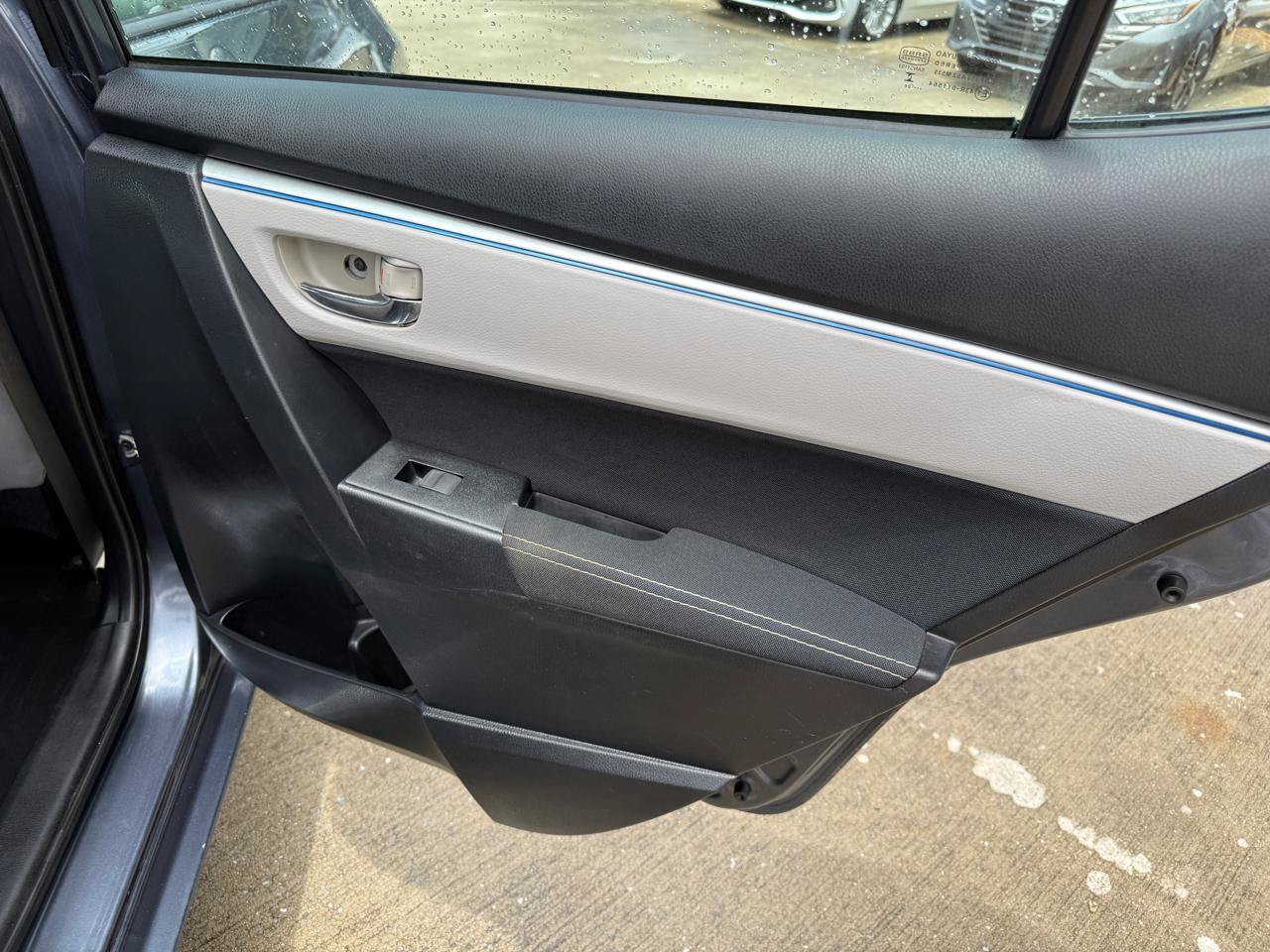 Used 2015 Toyota Corolla LE FWD image 23