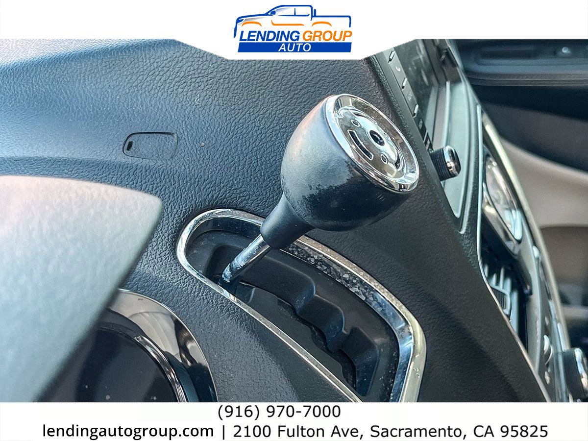 Used 2016 Chrysler Town & Country Touring image 18