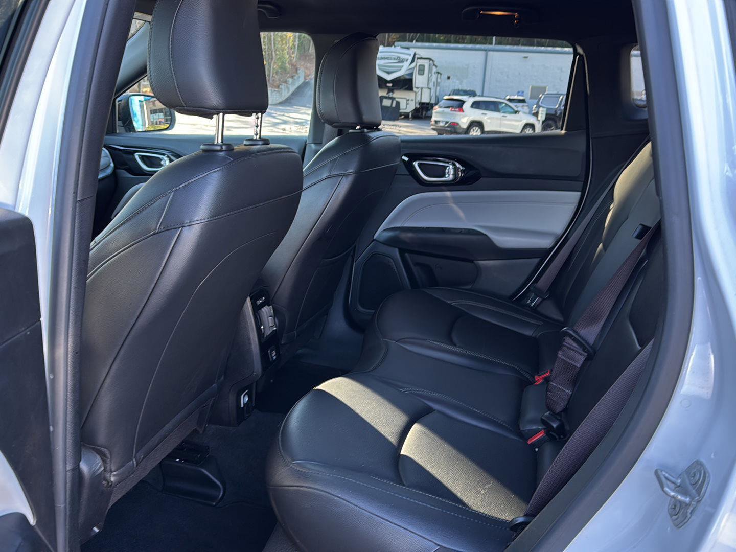 Used 2025 Jeep Compass Limited image 9