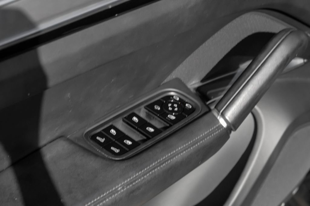Used 2020 Porsche Cayenne Turbo image 52