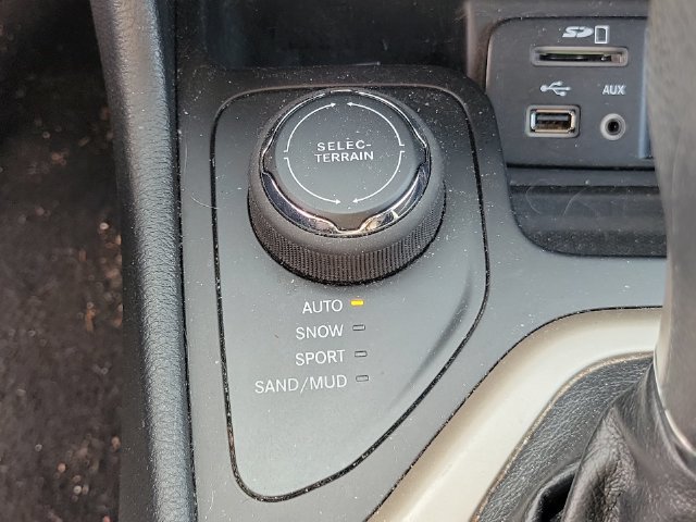 Used 2015 Jeep Cherokee Latitude AWD/4WD image 27