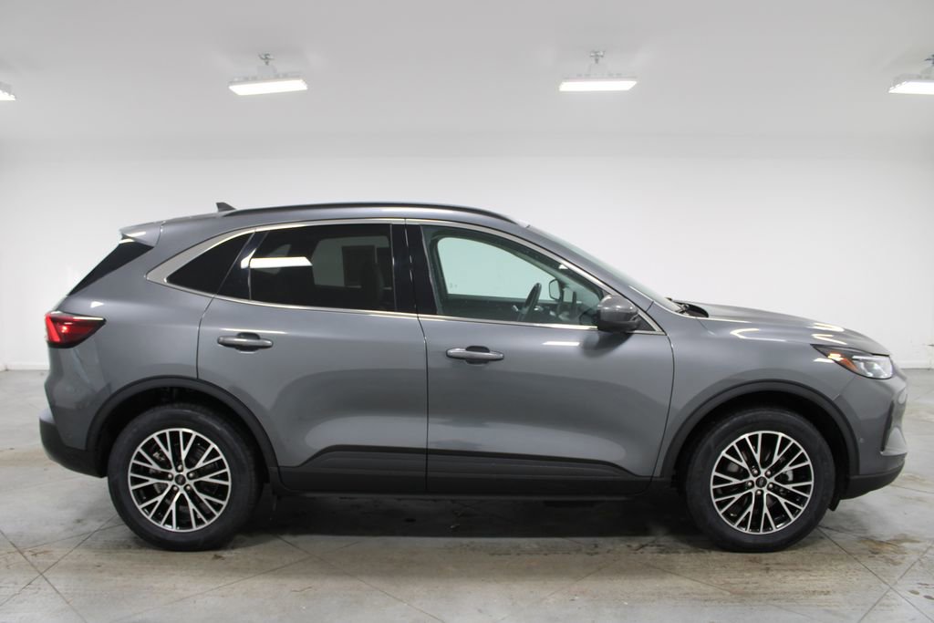 Used 2023 Ford Escape SE w/ PHEV Premium Package image 10
