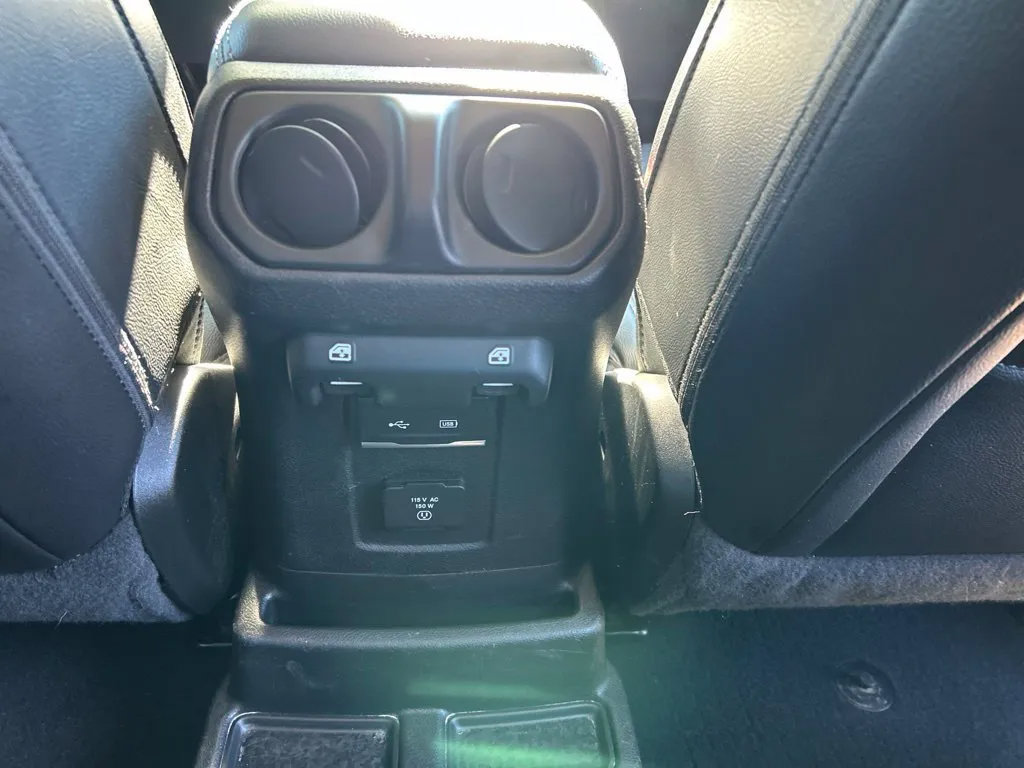 Used 2019 Jeep Wrangler Unlimited Sahara w/ Dual Top Group AWD/4WD image 30