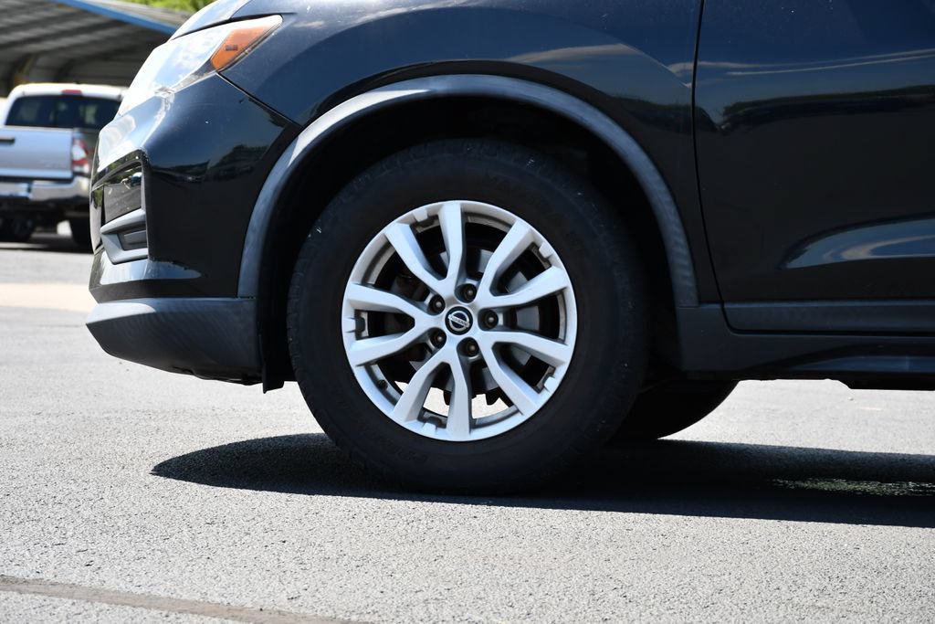 Used 2018 Nissan Rogue SV FWD image 12