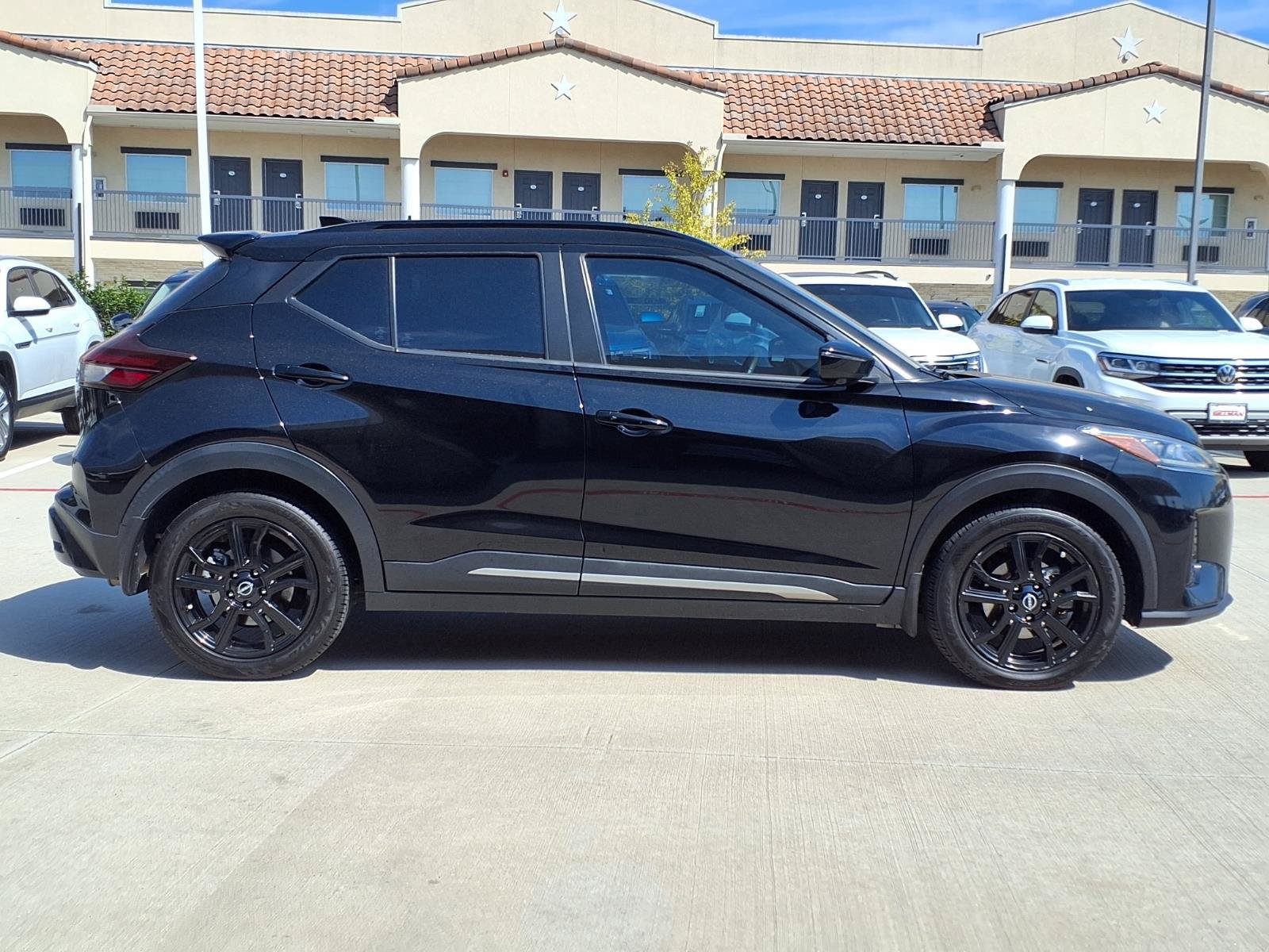 Used 2023 Nissan Kicks SR FWD image 4
