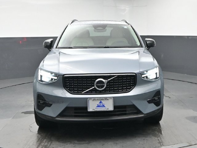 Used 2023 Volvo XC40 B5 Ultimate w/ Climate Package AWD/4WD image 2