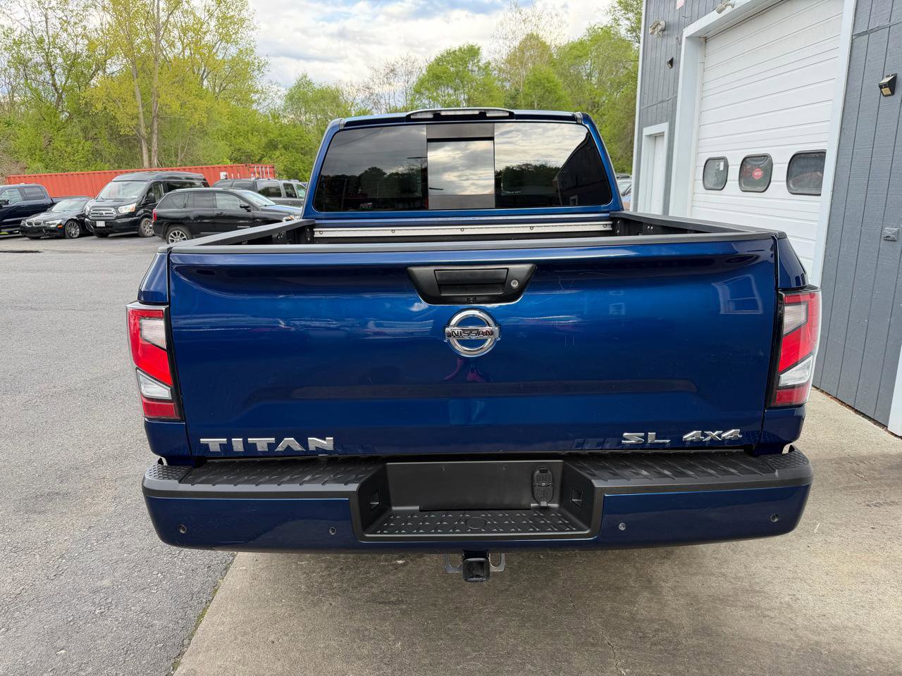 Used 2021 Nissan Titan SL w/ Moonroof Package AWD/4WD image 5