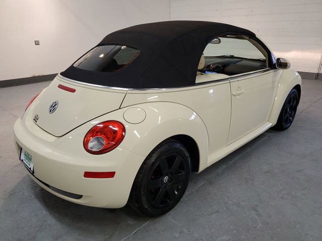 Used 2006 Volkswagen Beetle Convertible w/ Package 1 FWD image 39