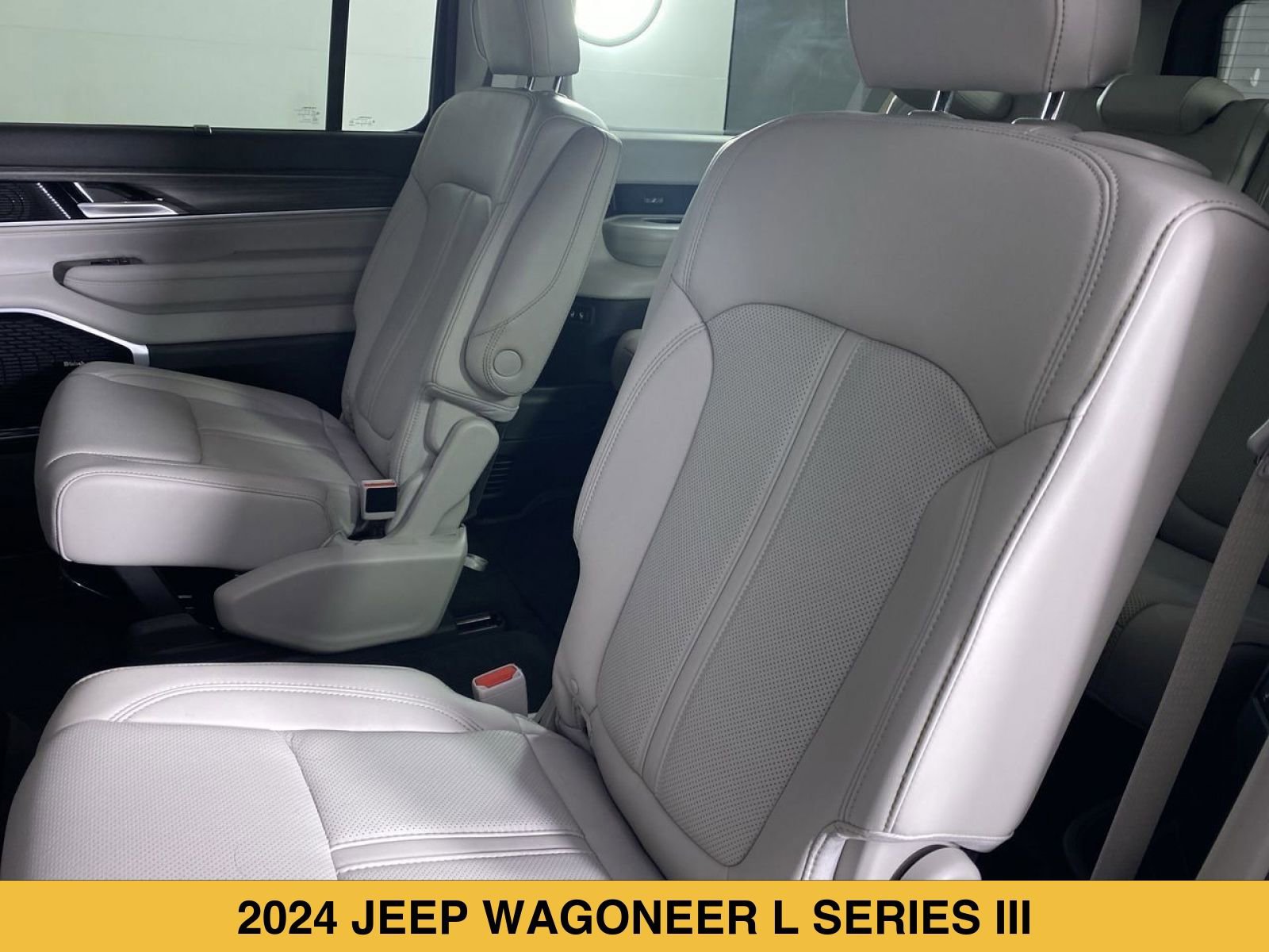 Used 2024 Jeep Wagoneer L Series III w/ Premium Group I AWD/4WD image 15