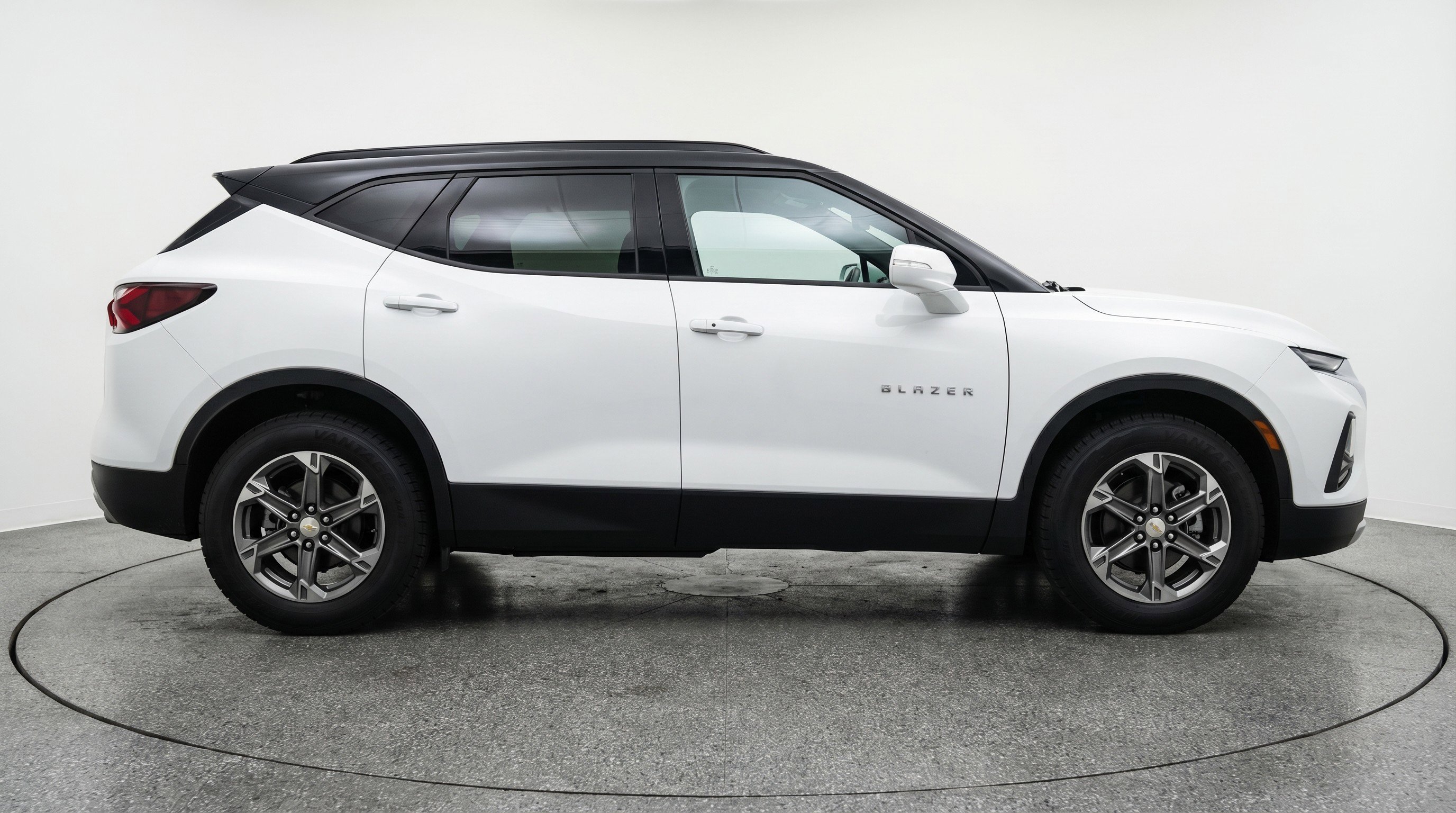 Used 2025 Chevrolet Blazer LT image 11
