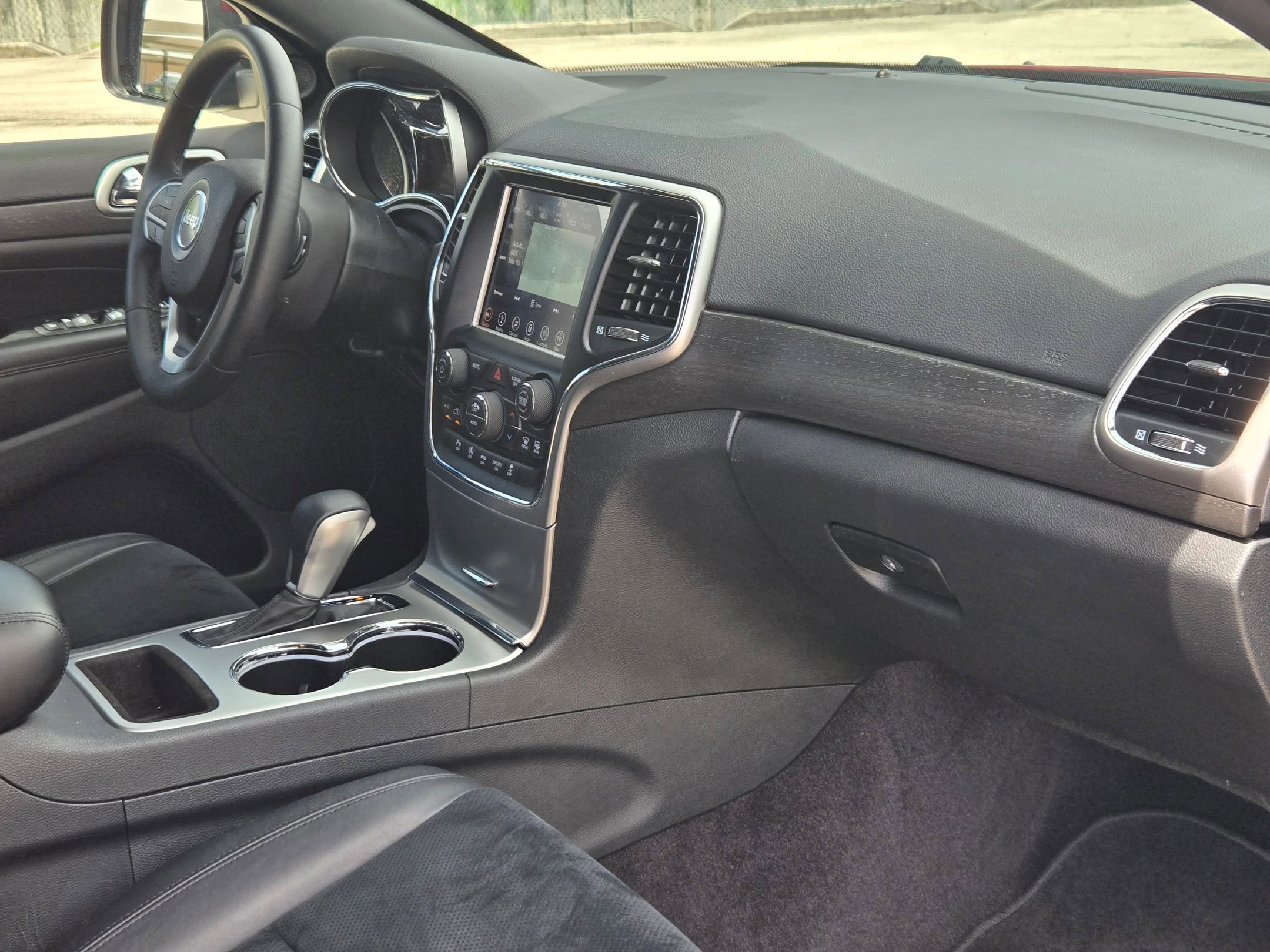 Used 2018 Jeep Grand Cherokee Altitude image 29