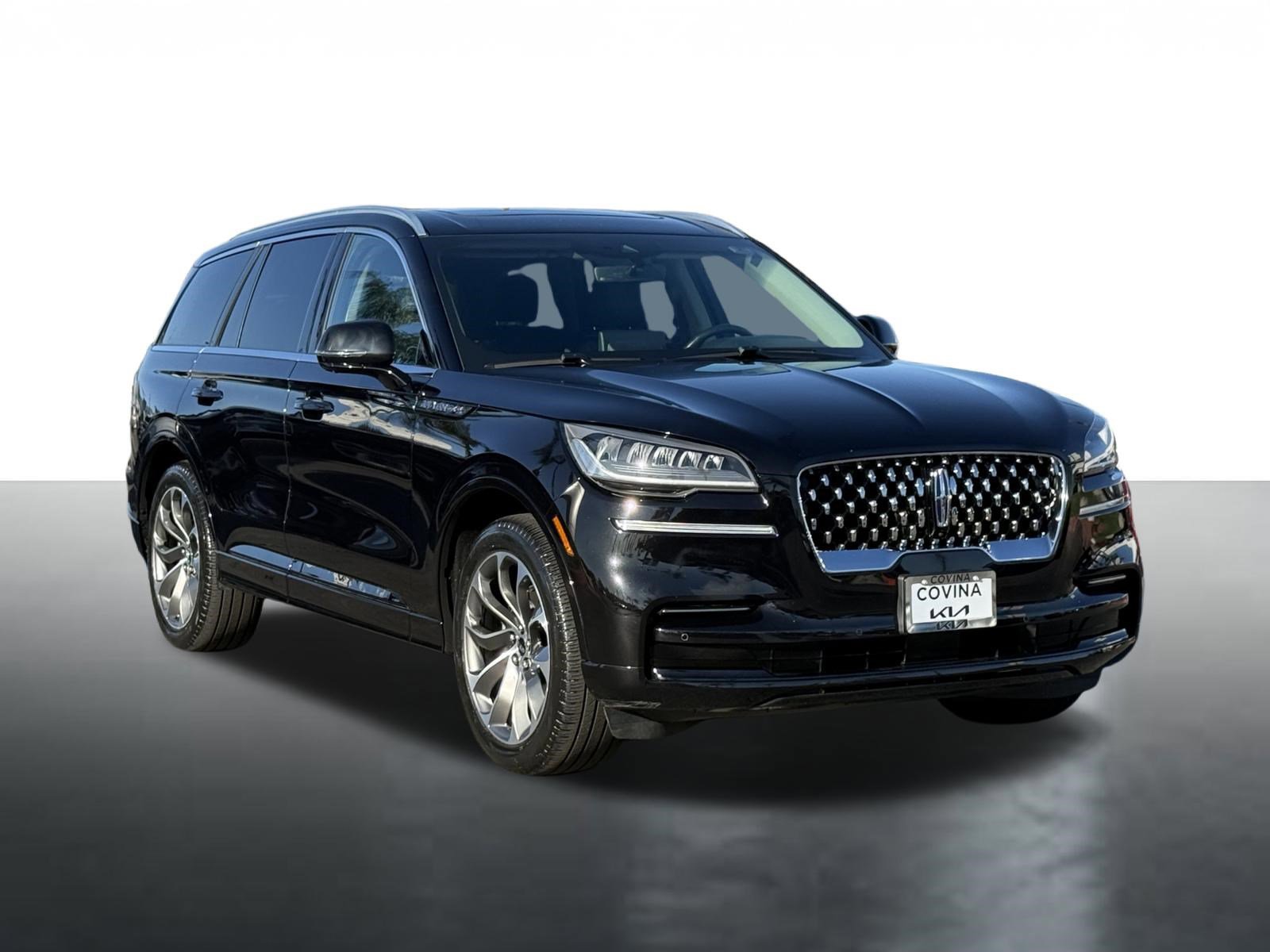 Used 2023 Lincoln Aviator Grand Touring w/ Elements Package Plus image 2