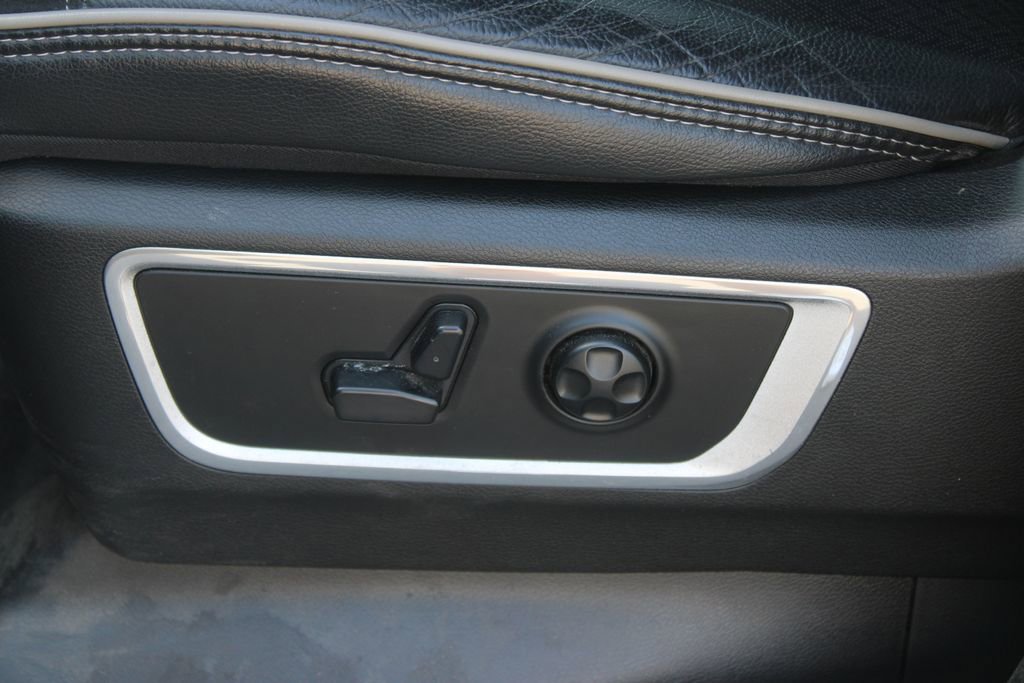 Used 2020 RAM 1500 Laramie w/ Sport Appearance Package image 16