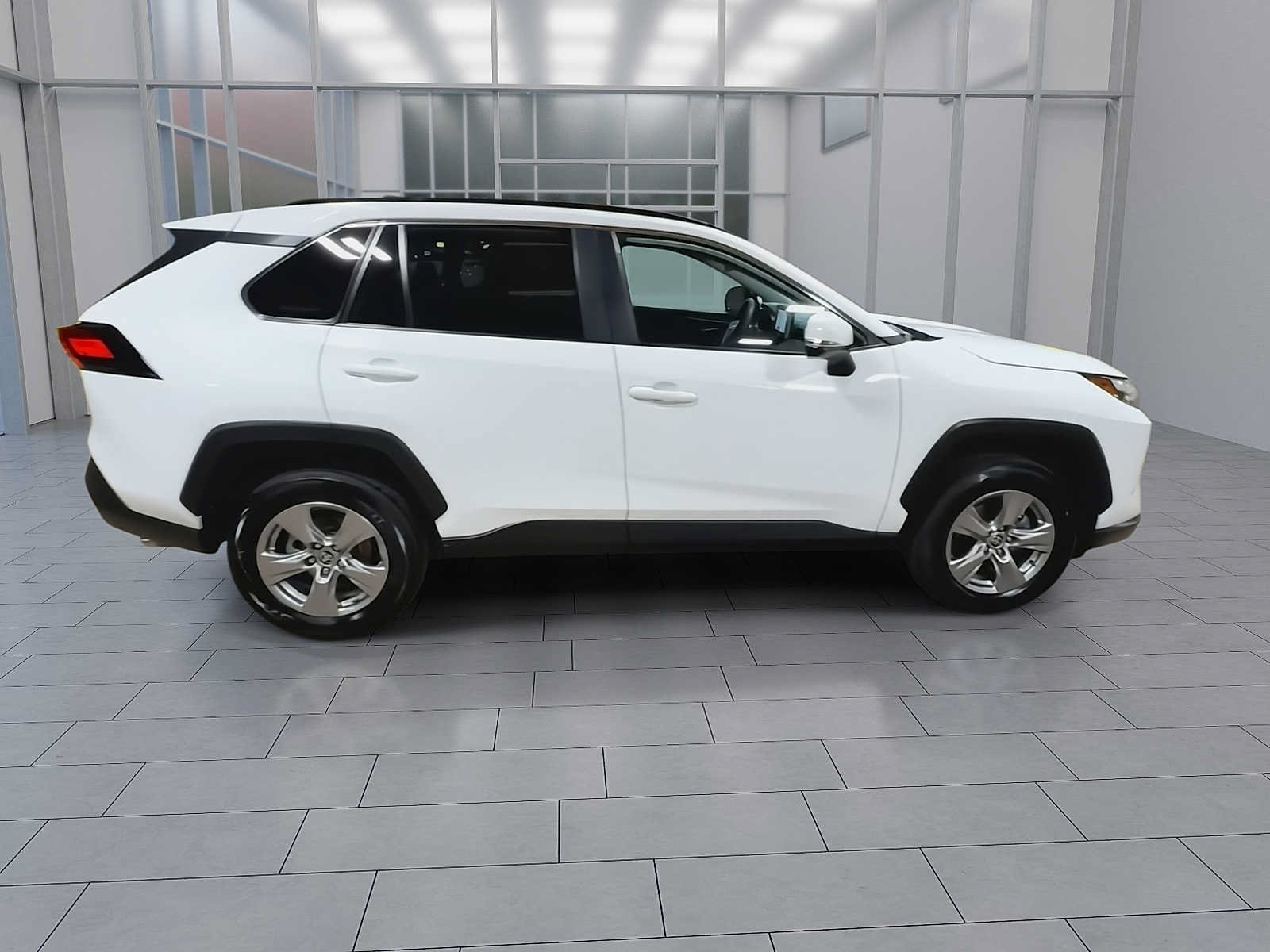 Used 2025 Toyota RAV4 XLE AWD/4WD image 9