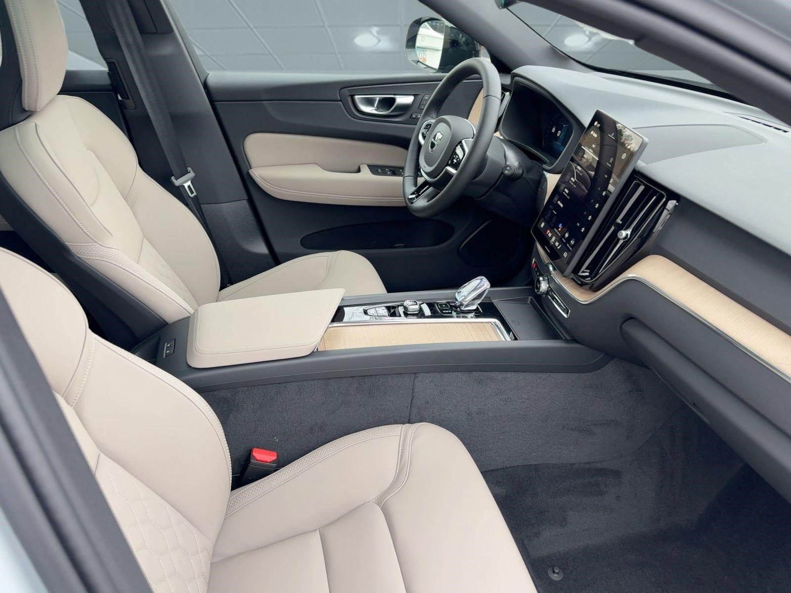 New 2026 Volvo XC60 B5 Plus w/ Climate Package image 28