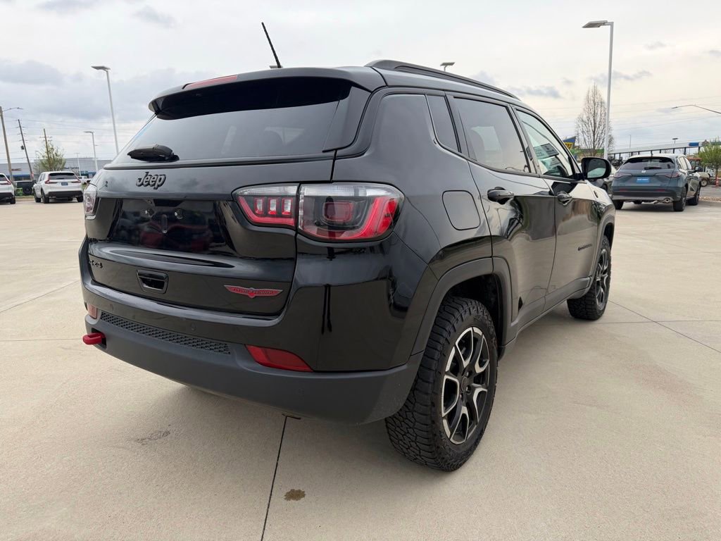 Used 2025 Jeep Compass Trailhawk AWD/4WD image 5
