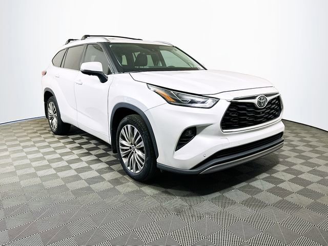 Used 2023 Toyota Highlander Platinum image 1