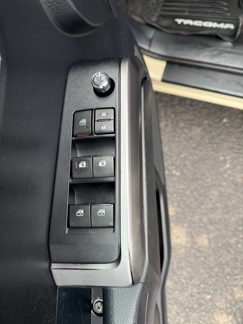 Certified 2018 Toyota Tacoma TRD Off-Road image 15