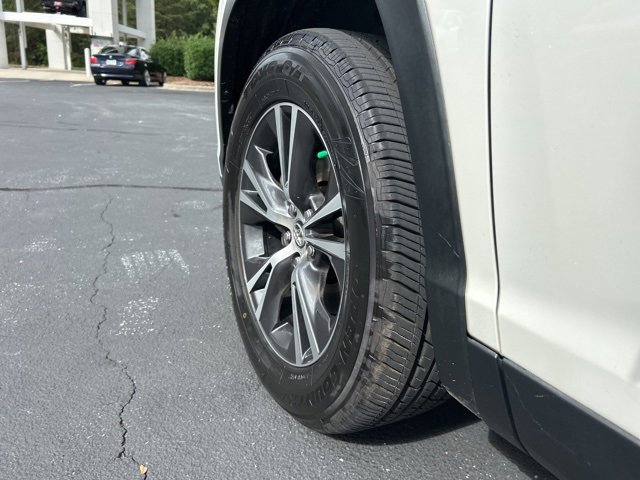 Used 2019 Toyota Highlander LE image 11