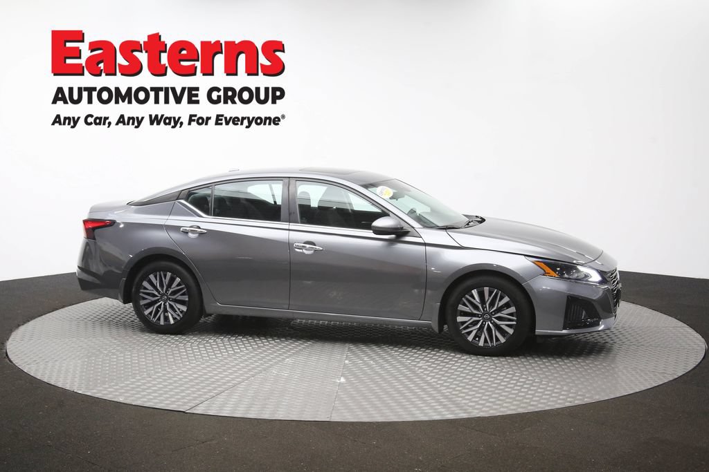 Used 2023 Nissan Altima 2.5 SV w/ SV Premium Package FWD image 46