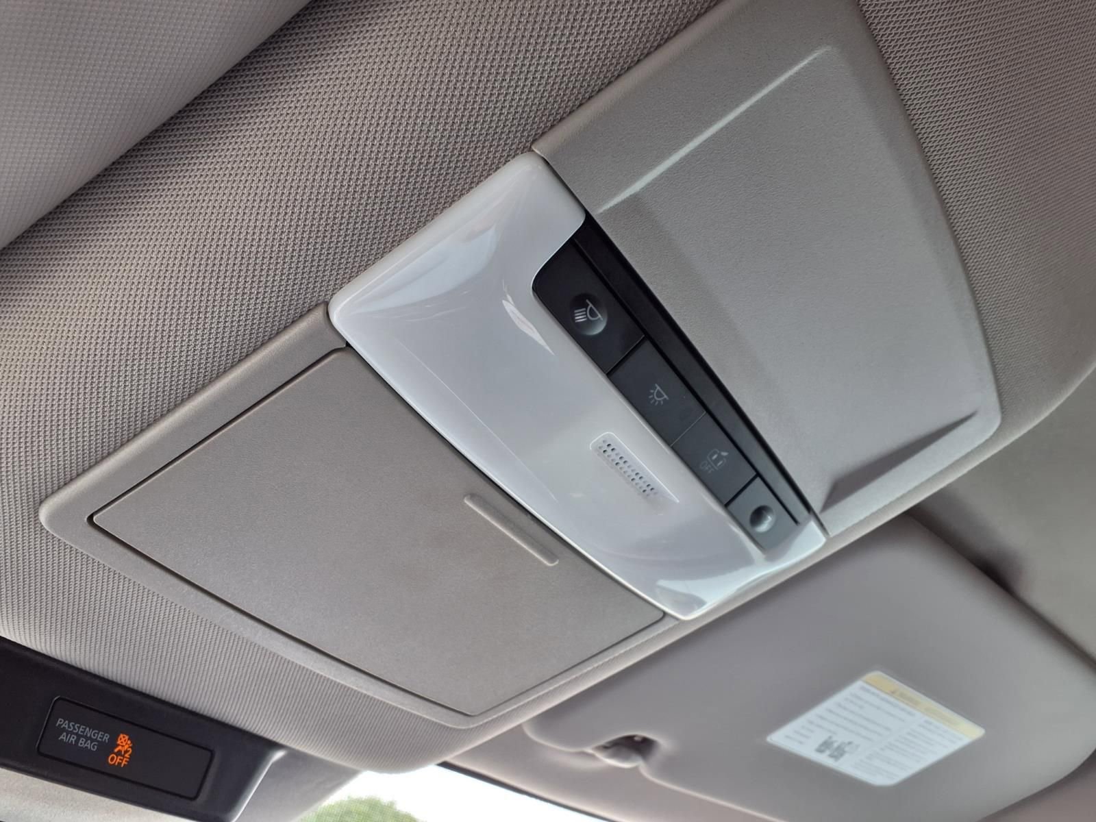 Used 2025 Nissan Rogue S image 24