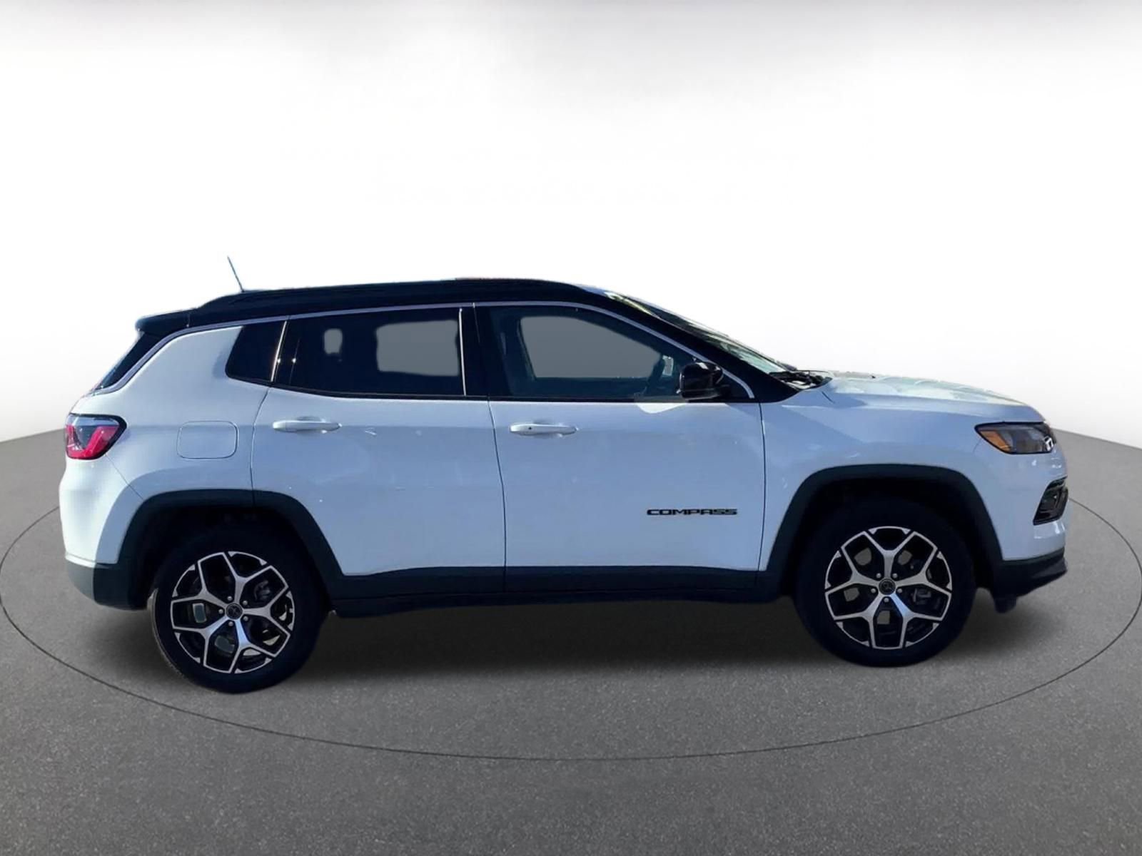 Used 2025 Jeep Compass Limited image 16