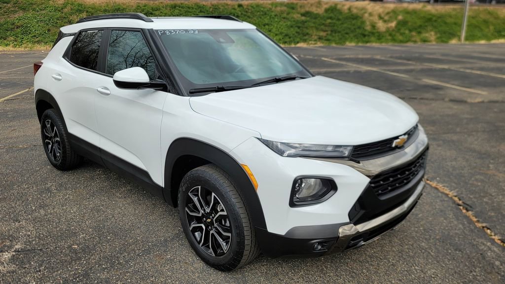 Used 2023 Chevrolet TrailBlazer ACTIV w/ Sun and Liftgate Package image 2