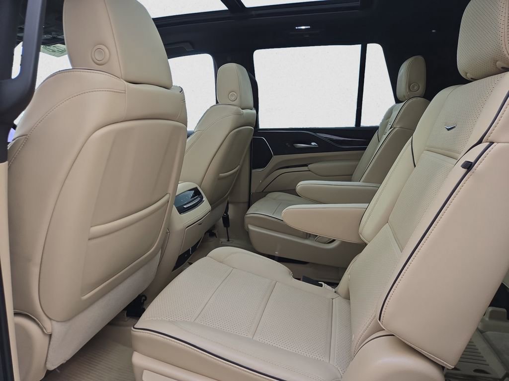 Certified 2023 Cadillac Escalade Premium Luxury w/ LPO, Illumination Package image 16