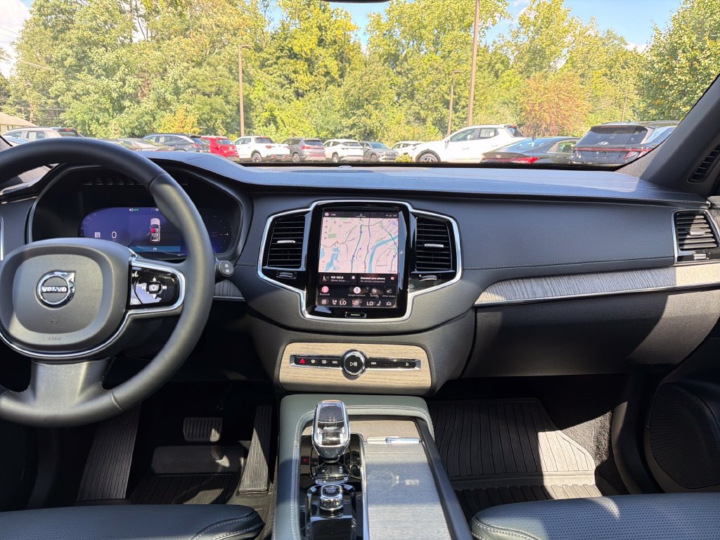 Used 2023 Volvo XC90 T8 Ultimate AWD/4WD image 13