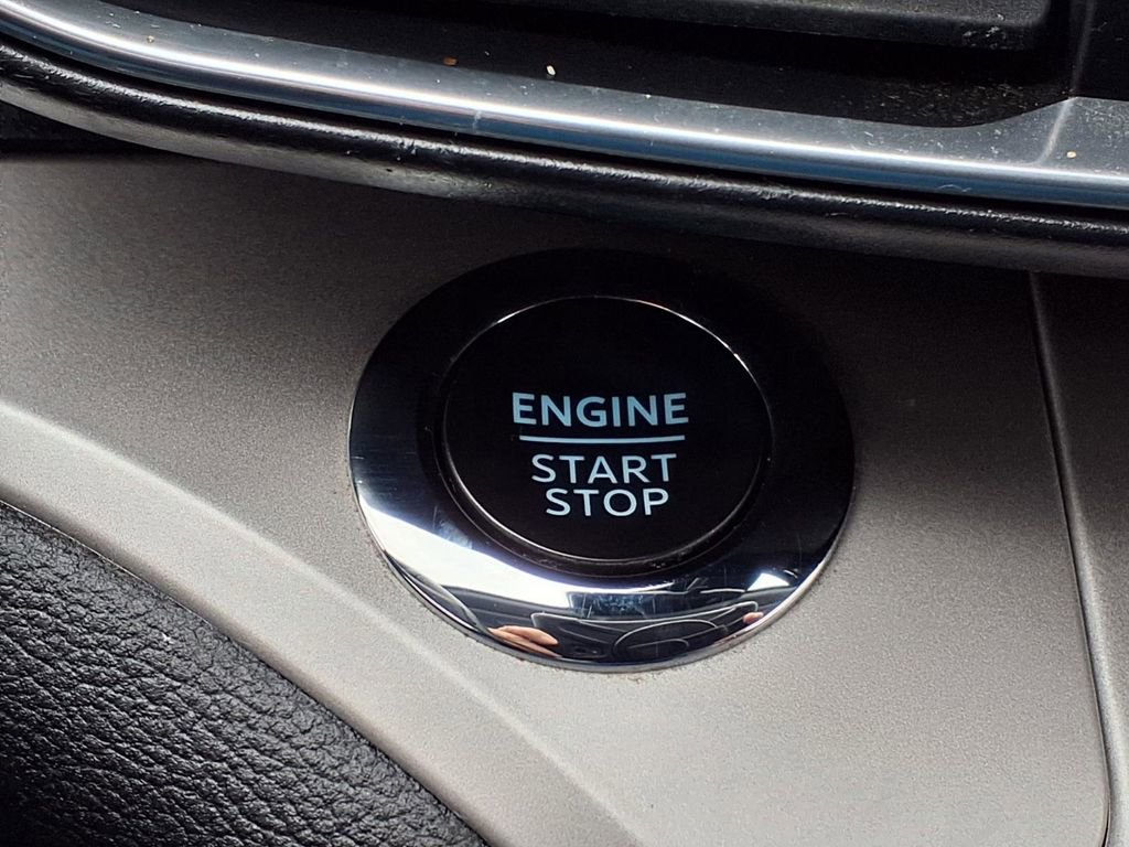 Certified 2022 Ford Explorer XLT w/ Equipment Group 202A image 21