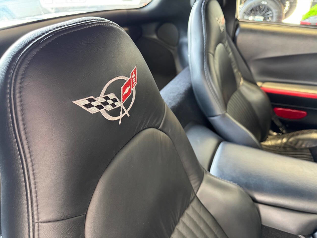 Used 2004 Chevrolet Corvette Z06 w/ Z06 Preferred Equipment Group image 24