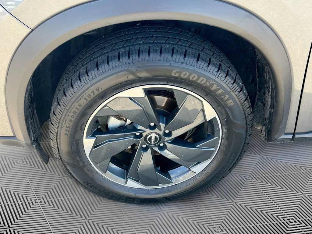 Used 2025 Nissan Rogue SV AWD/4WD image 28