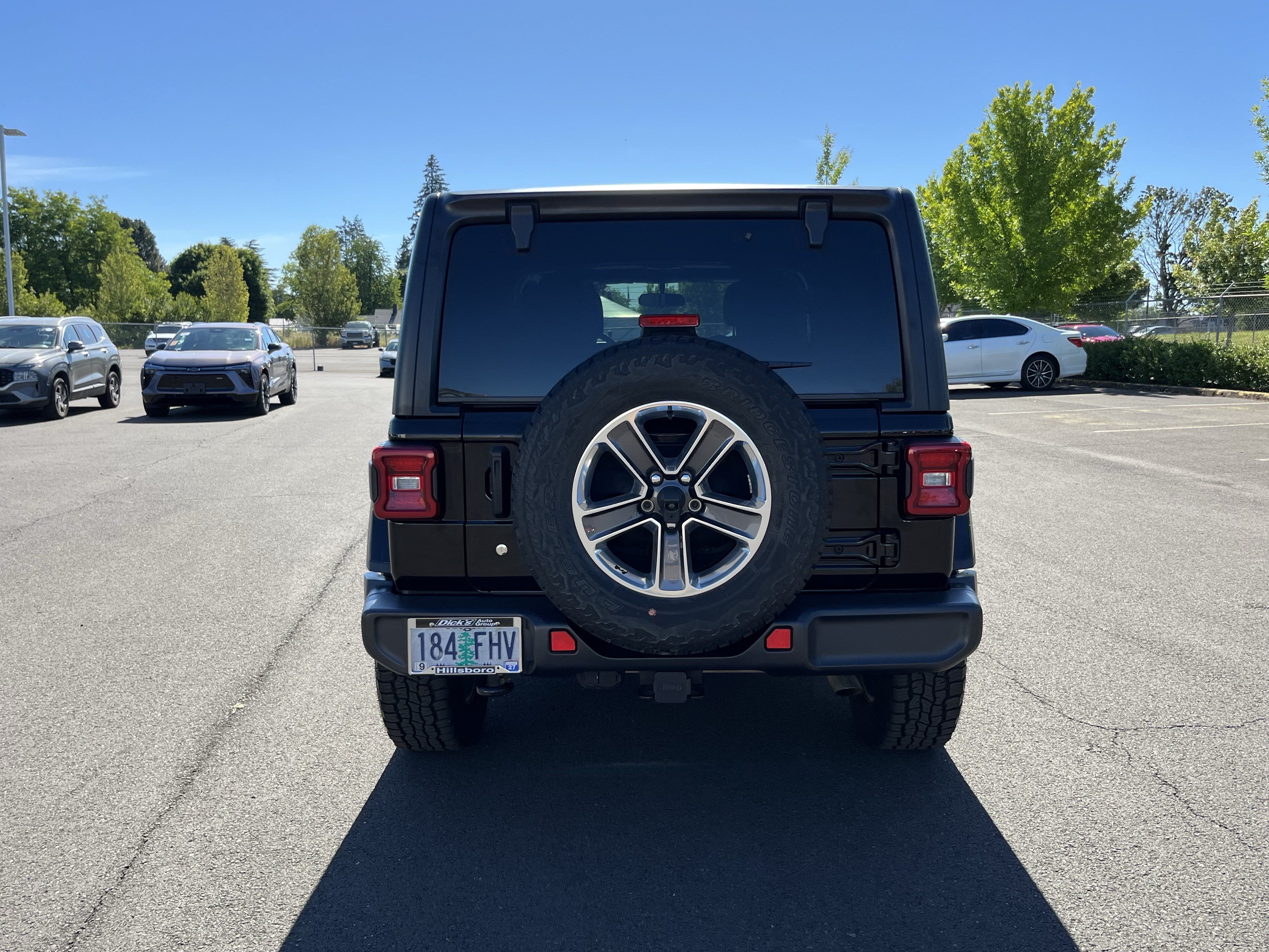 Used 2018 Jeep Wrangler Unlimited Sahara w/ LED Lighting Group AWD/4WD image 4
