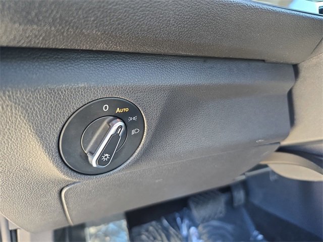 Used 2022 Volkswagen Jetta SE image 28