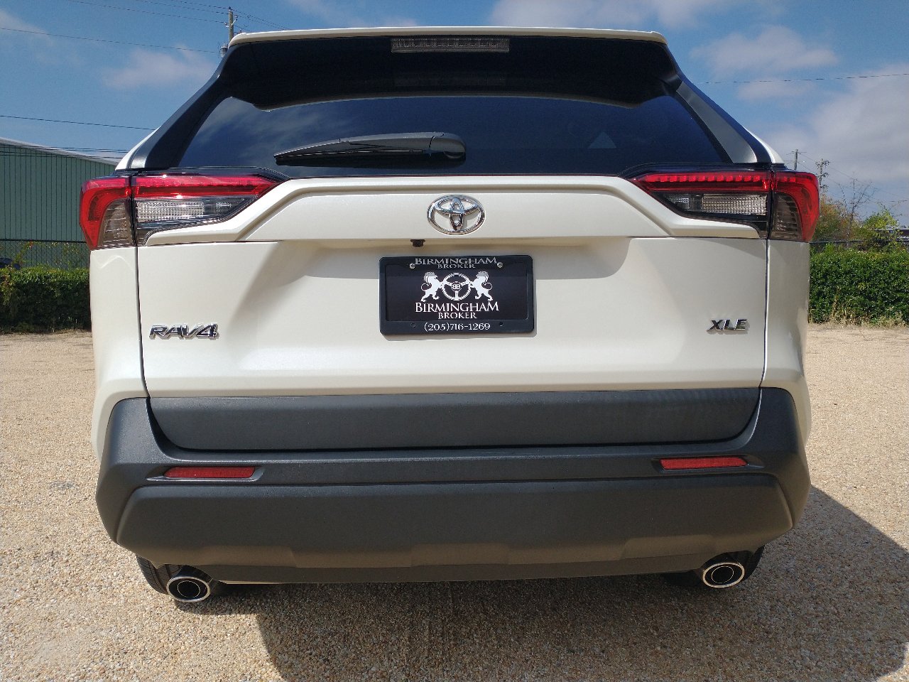 Used 2022 Toyota RAV4 XLE Premium image 17