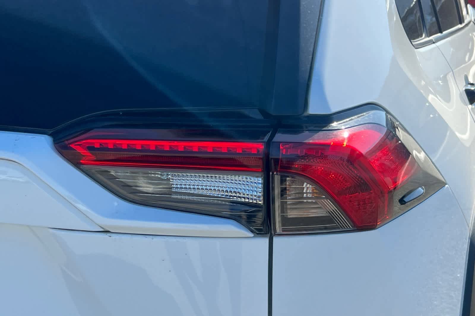 Used 2022 Toyota RAV4 XLE AWD/4WD image 18