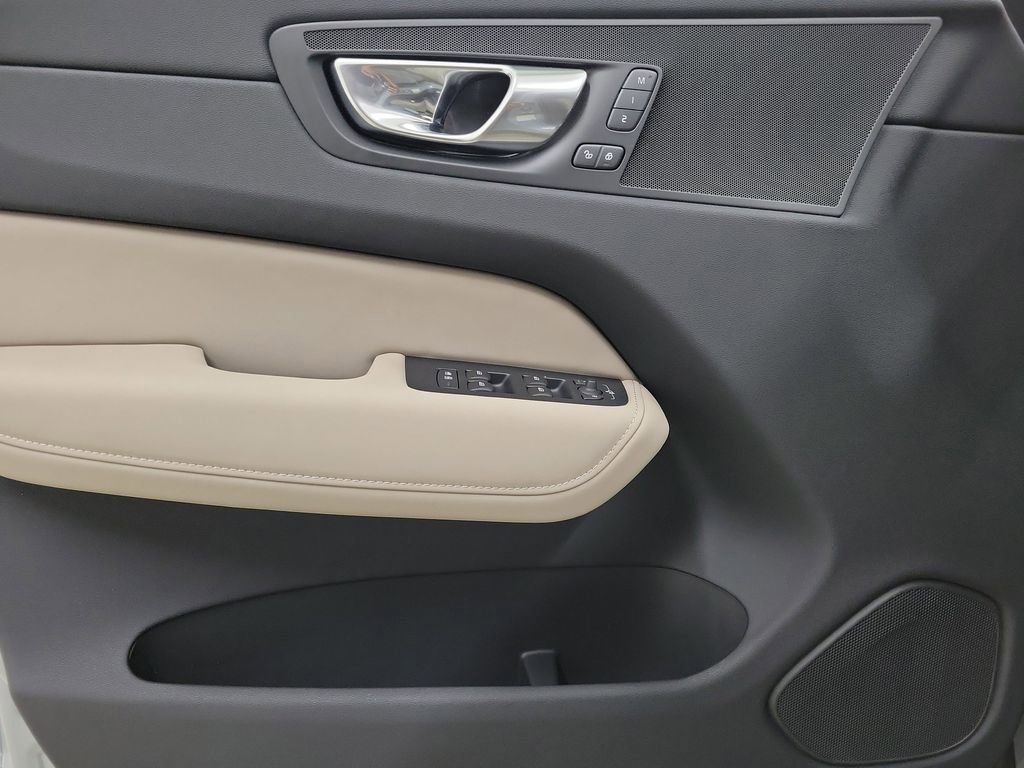 New 2026 Volvo XC60 B5 Plus w/ Protection Package Premier AWD/4WD image 21