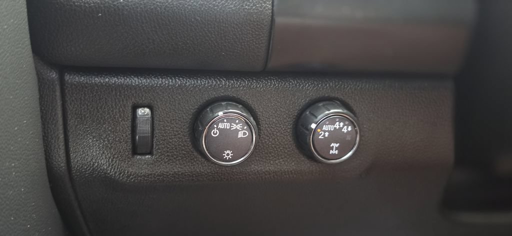 Used 2022 Chevrolet Colorado LT AWD/4WD image 14