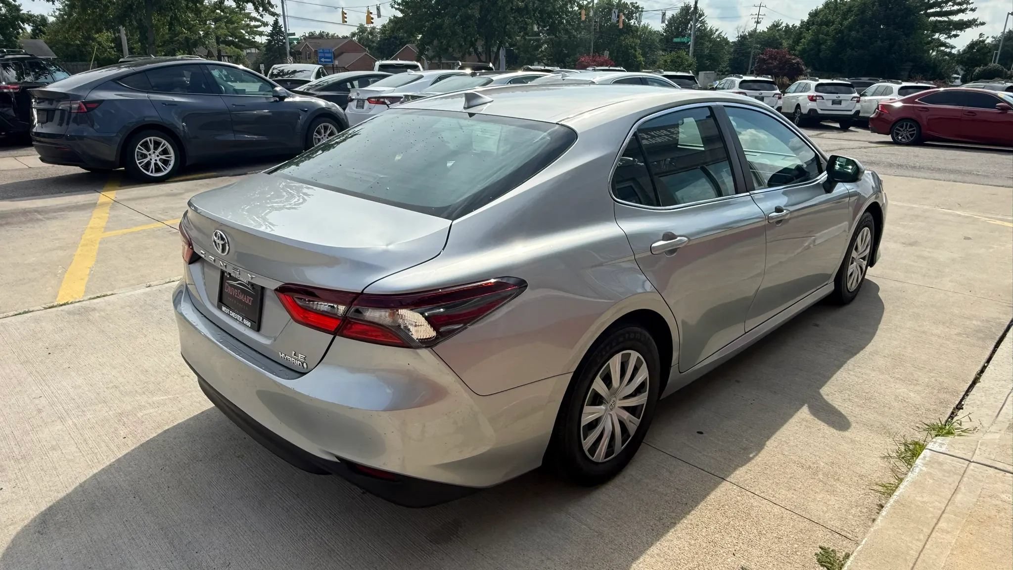 Used 2023 Toyota Camry LE FWD image 3