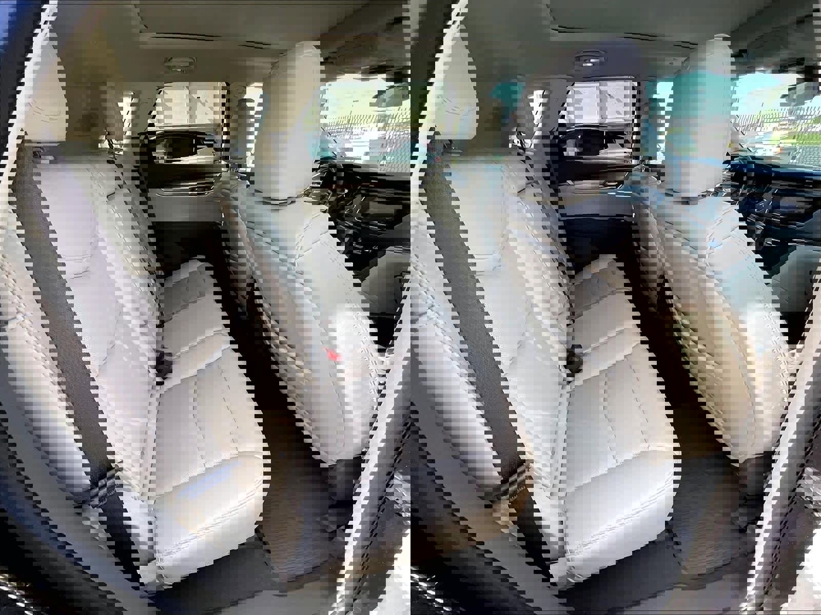 Used 2018 Cadillac XT5 Luxury w/ Driver Awareness Package AWD/4WD image 29