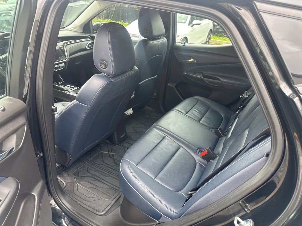 Used 2023 Chevrolet Bolt EUV LT w/ Convenience Package FWD image 21