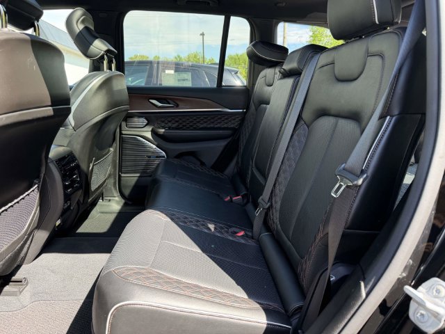 Used 2022 Jeep Grand Cherokee Summit AWD/4WD image 14