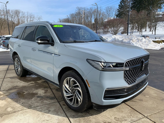 Certified 2025 Lincoln Navigator Reserve image 9