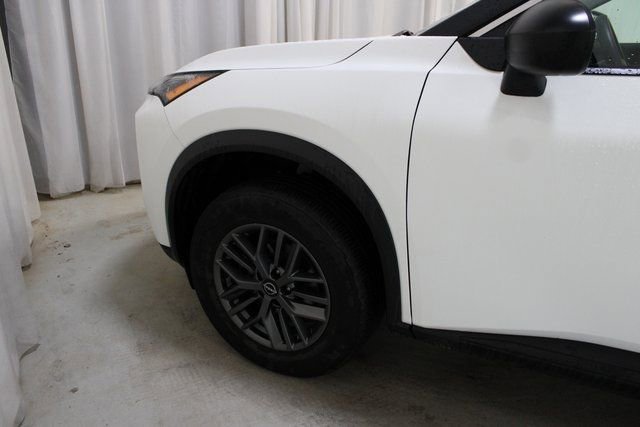 Used 2023 Nissan Rogue S image 8