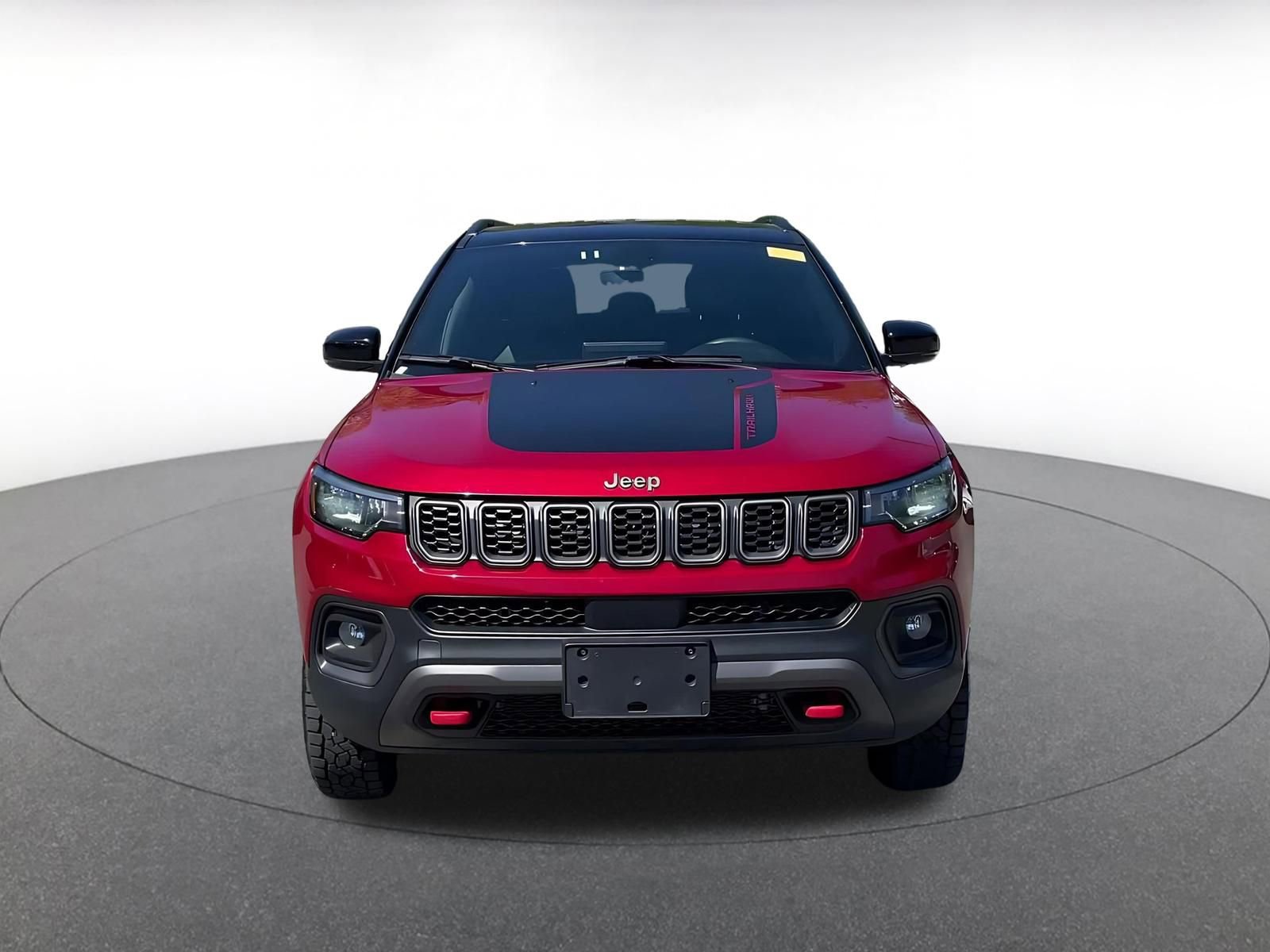 Used 2025 Jeep Compass Trailhawk AWD/4WD image 3